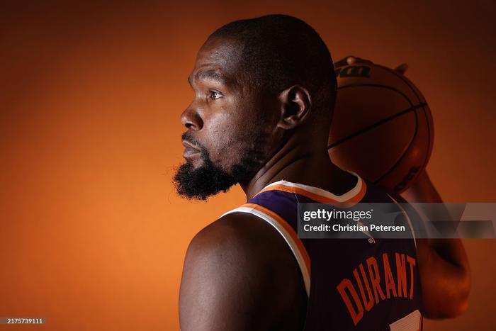 包含杜兰特重返赛场，爆冷首场状态出色，MAD观众沸腾！的词条